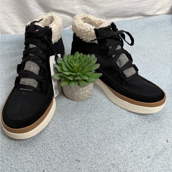 Sorel Cream and White Waterproof Shoes - Picture 4 of 5